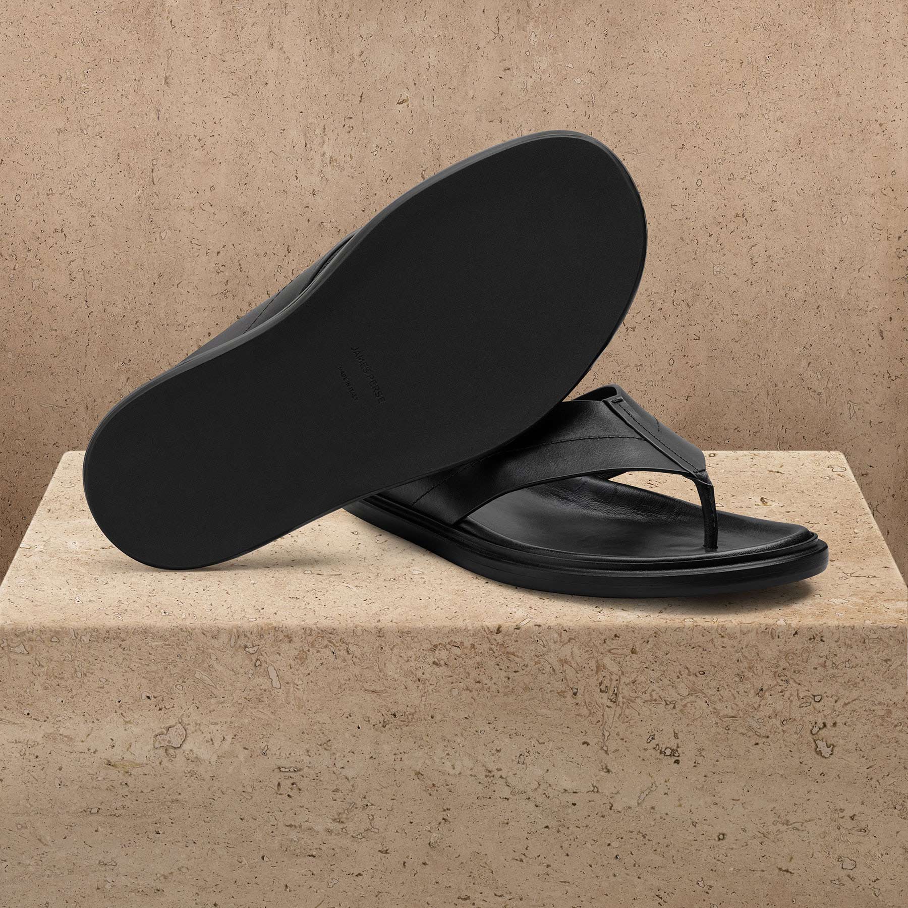 Sandales entre-doigts homme en cuir de veau - Noir